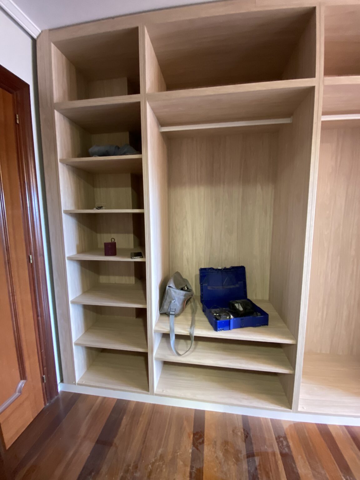 armario empotrado baldas madera