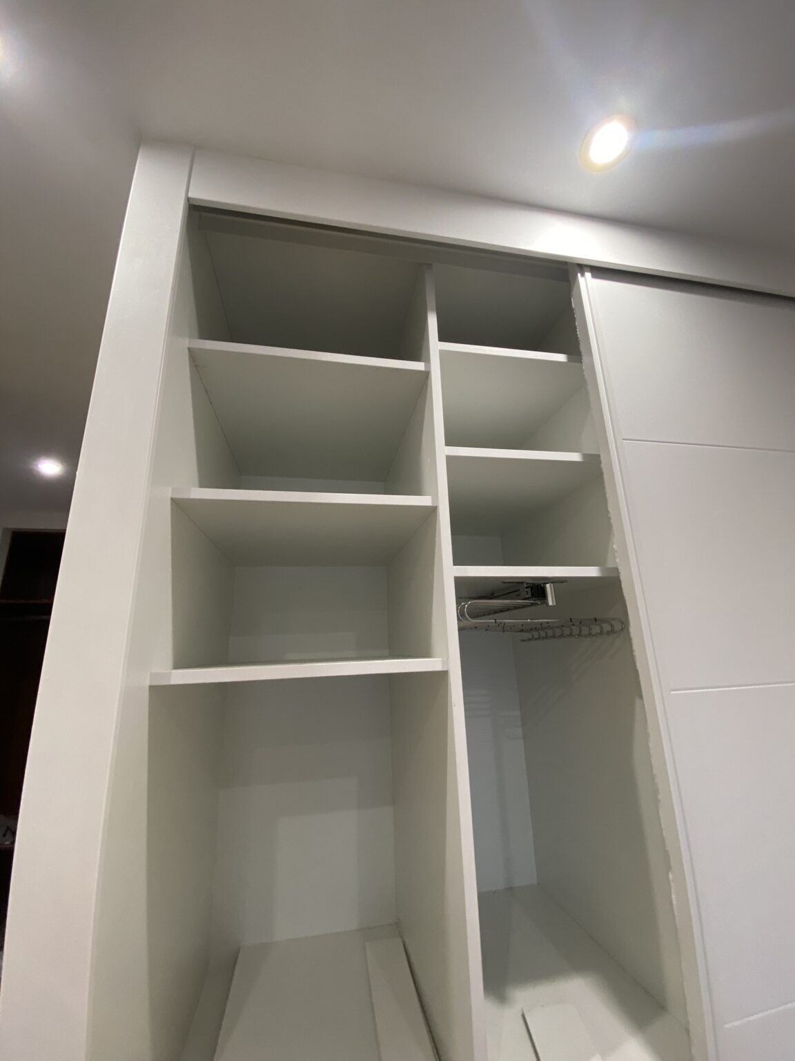 armario empotrado blanco almacenamiento