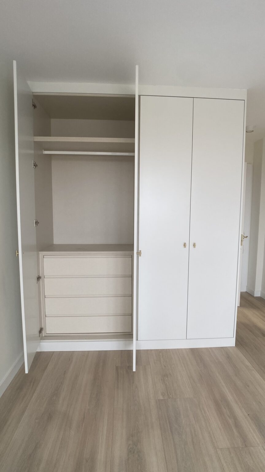 armario empotrado blanco cajones dormitorio