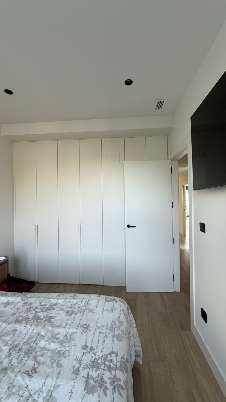 armario empotrado blanco dormitorio moderno