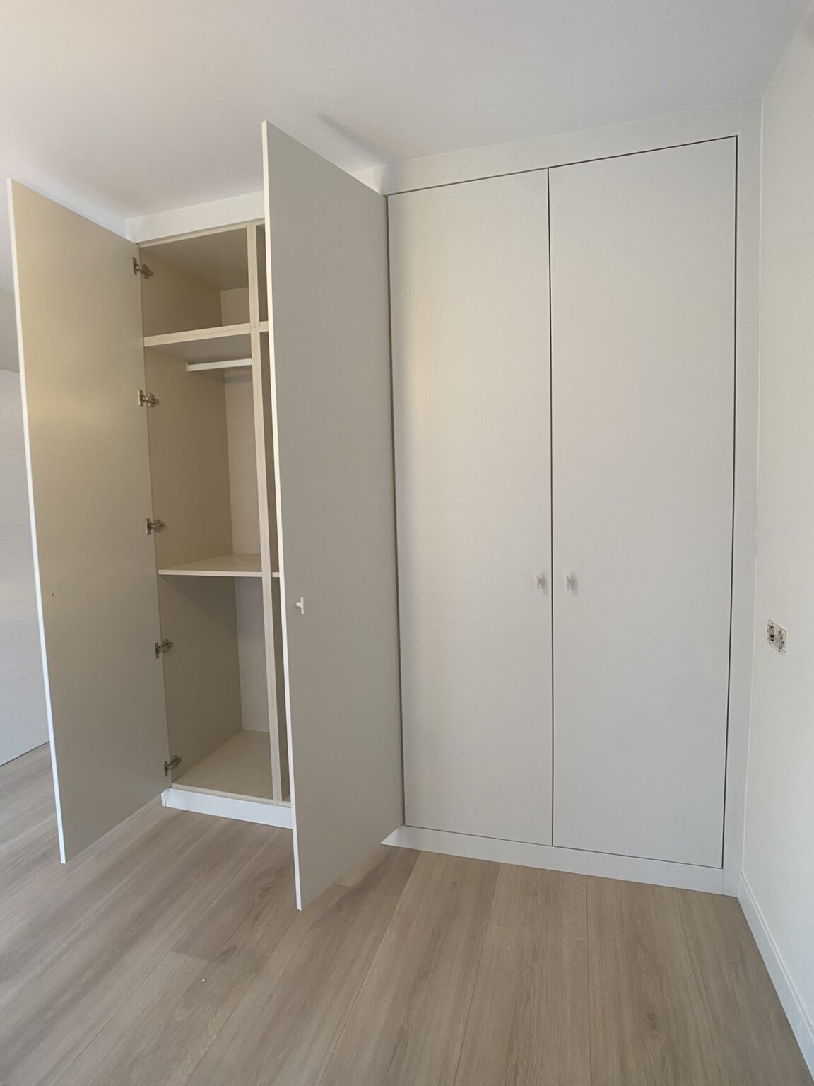 armario empotrado blanco puertas abatibles (2)