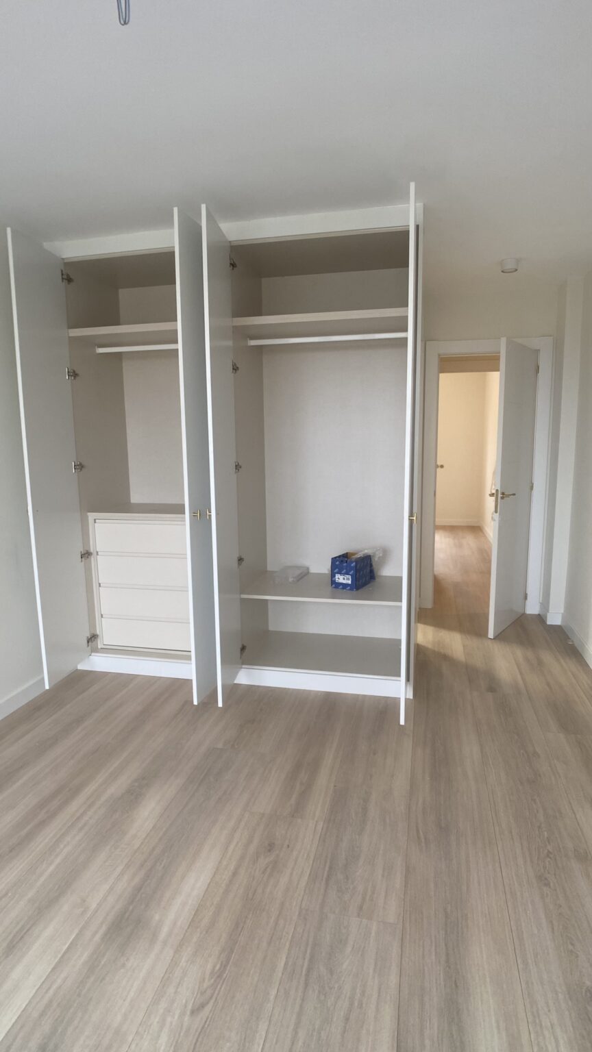 armario empotrado blanco puertas abatibles (5)