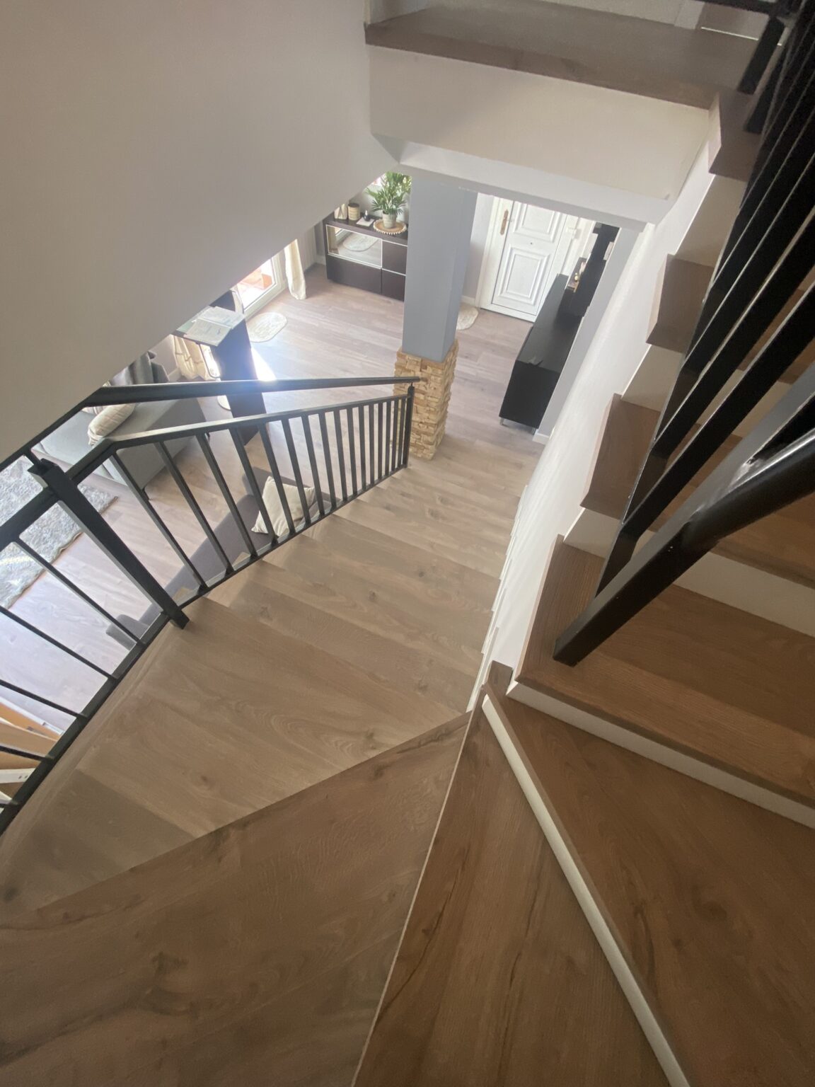 forrado de escaleras blancas peldaños madera (5)