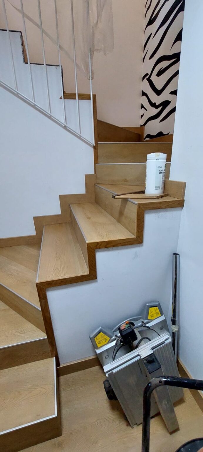forrado de escaleras madera borde blanco