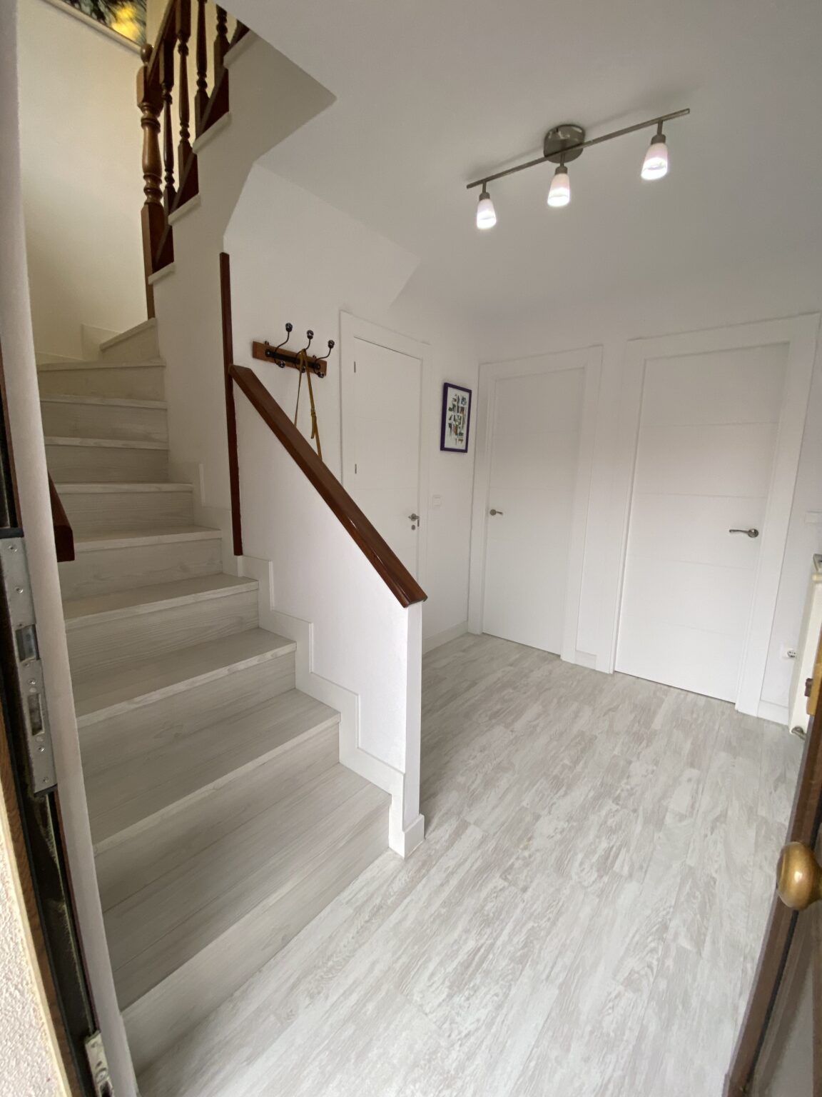 forrado de escaleras madera gris
