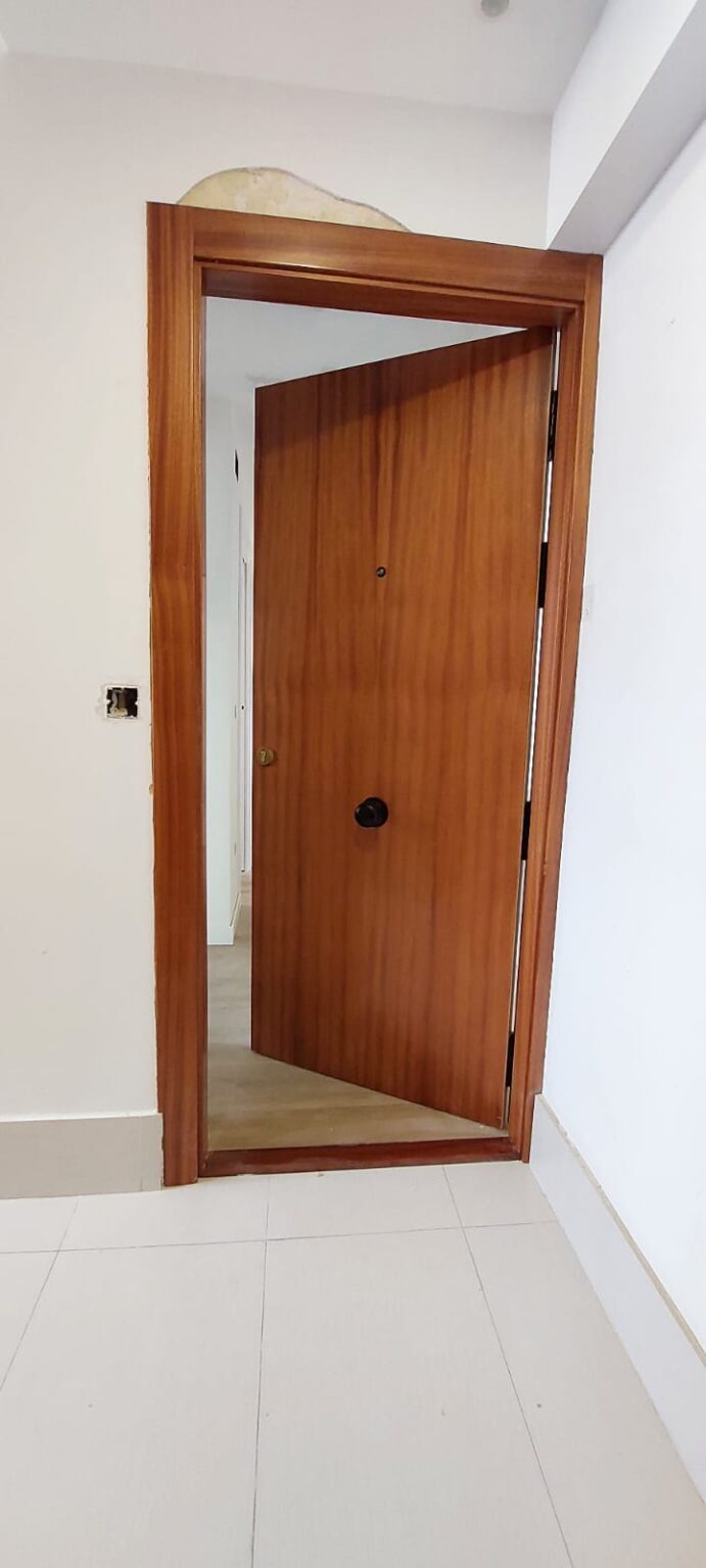 puerta de entrada exterior madera