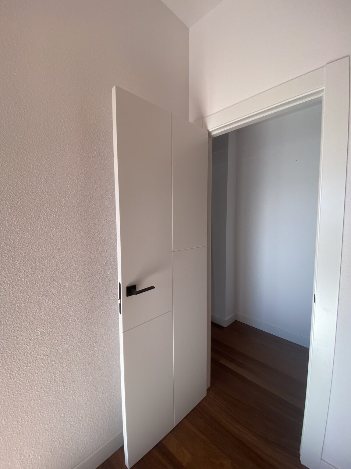 puerta de interior blanca moderna