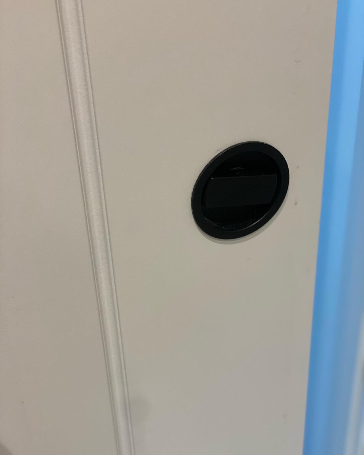 puerta de interior tirador uñero negro