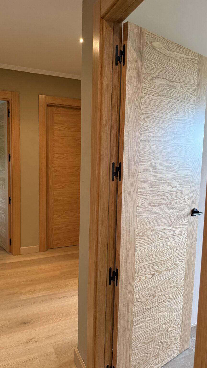 puertas de interior madera clara