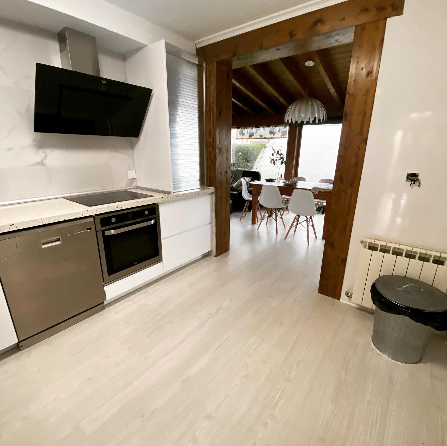 suelo laminado claro